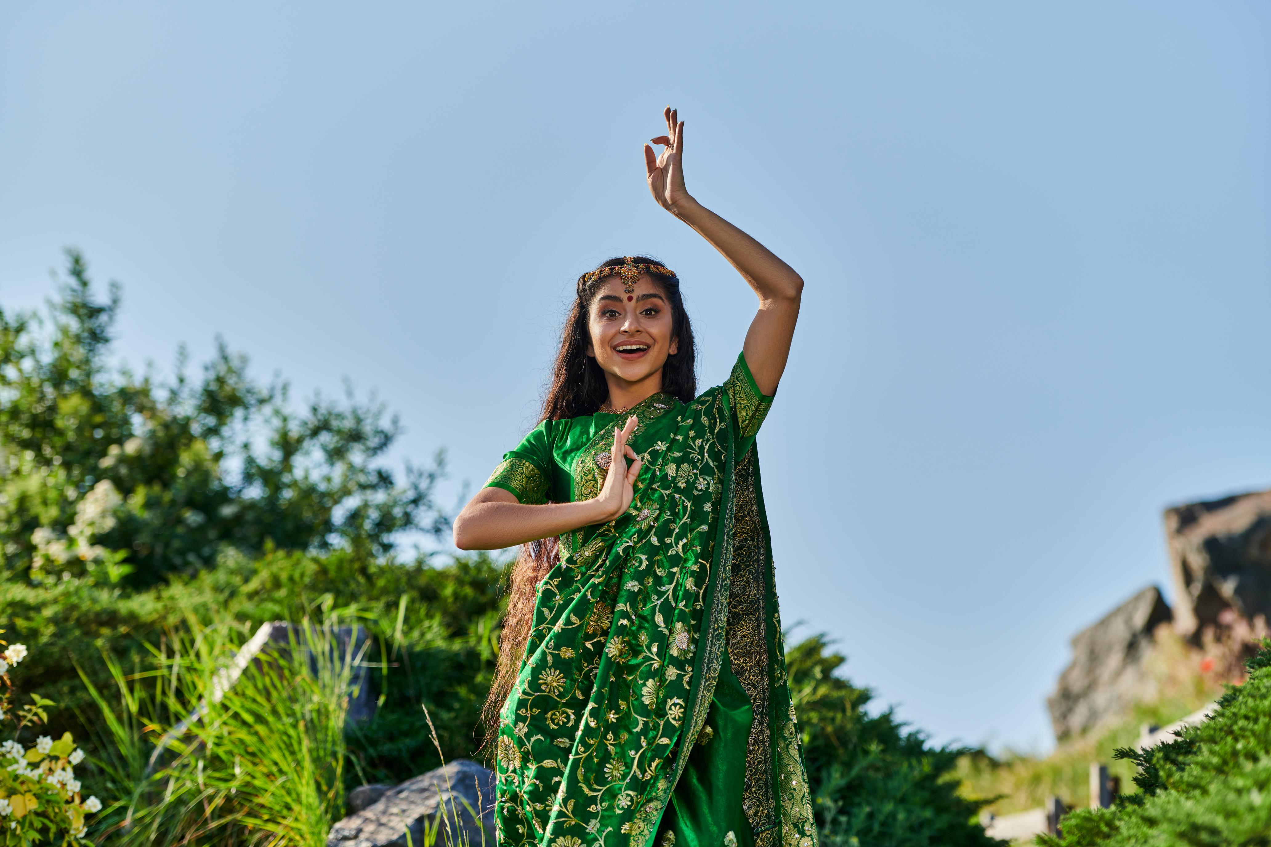 Shift & Shop Saree Smart