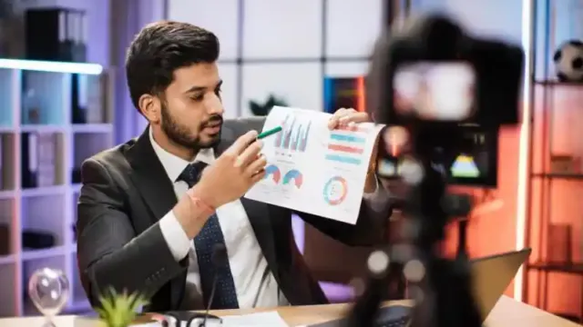 arab-businessman-or-broker-in-formal-suit-sitting-2023-11-27-05-05-53-utc (2)