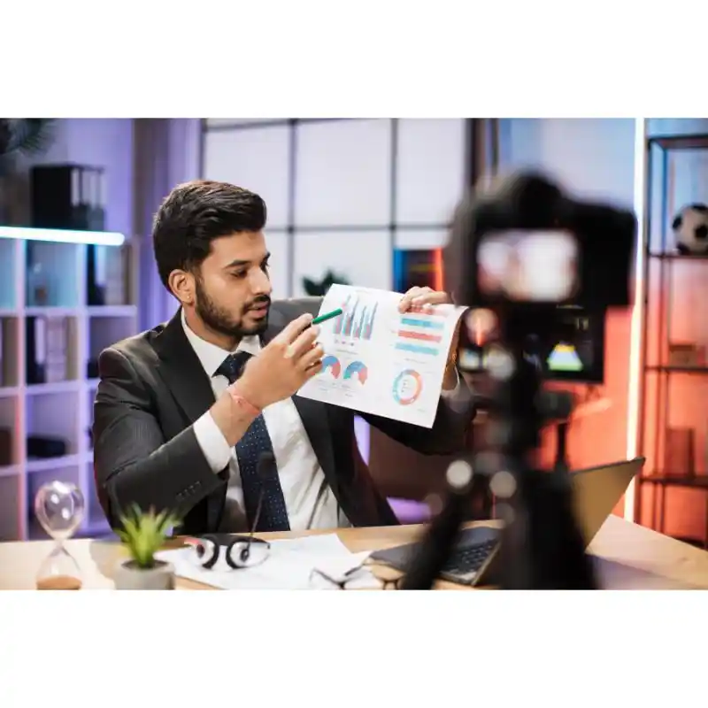 arab-businessman-or-broker-in-formal-suit-sitting-2023-11-27-05-05-53-utc (2)